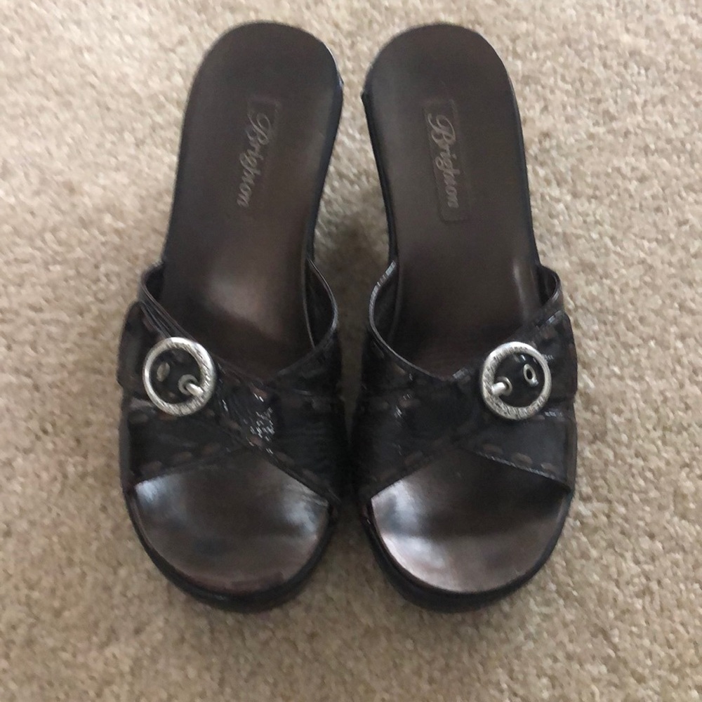 Brighton slides. Brown patent super cute